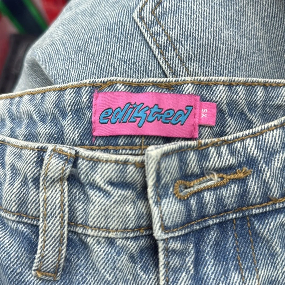 Edikted Faded Wash Low Rise Carpenter Jeans - Picture 7 of 8